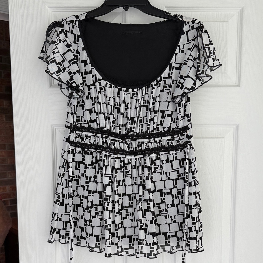 Black and White Geometric Women's Top